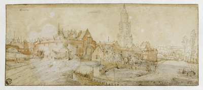 804908 Gezicht op Rhenen vanuit het westen met links het Rondeel met toegangspoort en op de achtergrond de toren van de ...